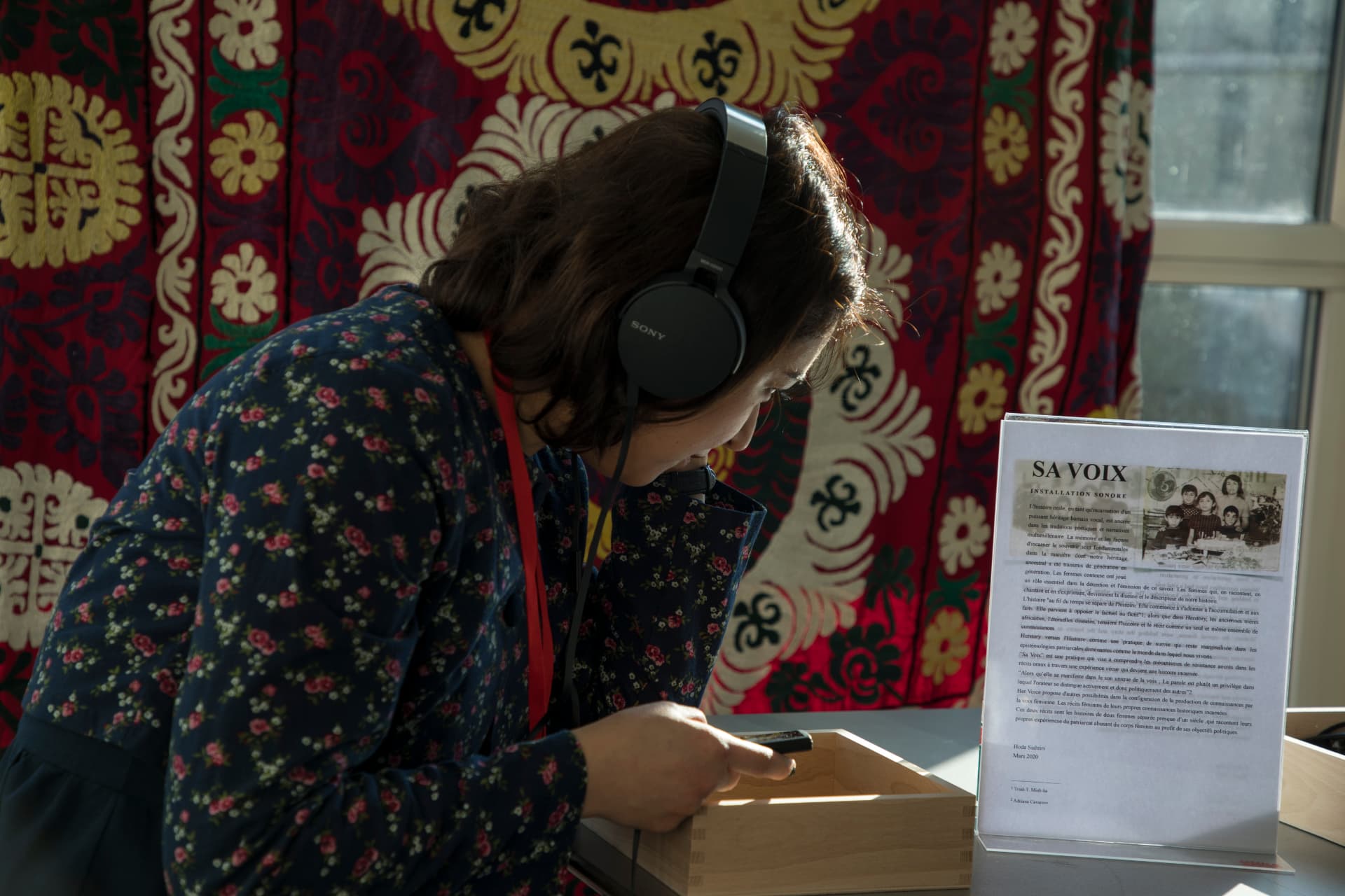 Her Voice (Sa Voix) — sound installation with headphones and printed text