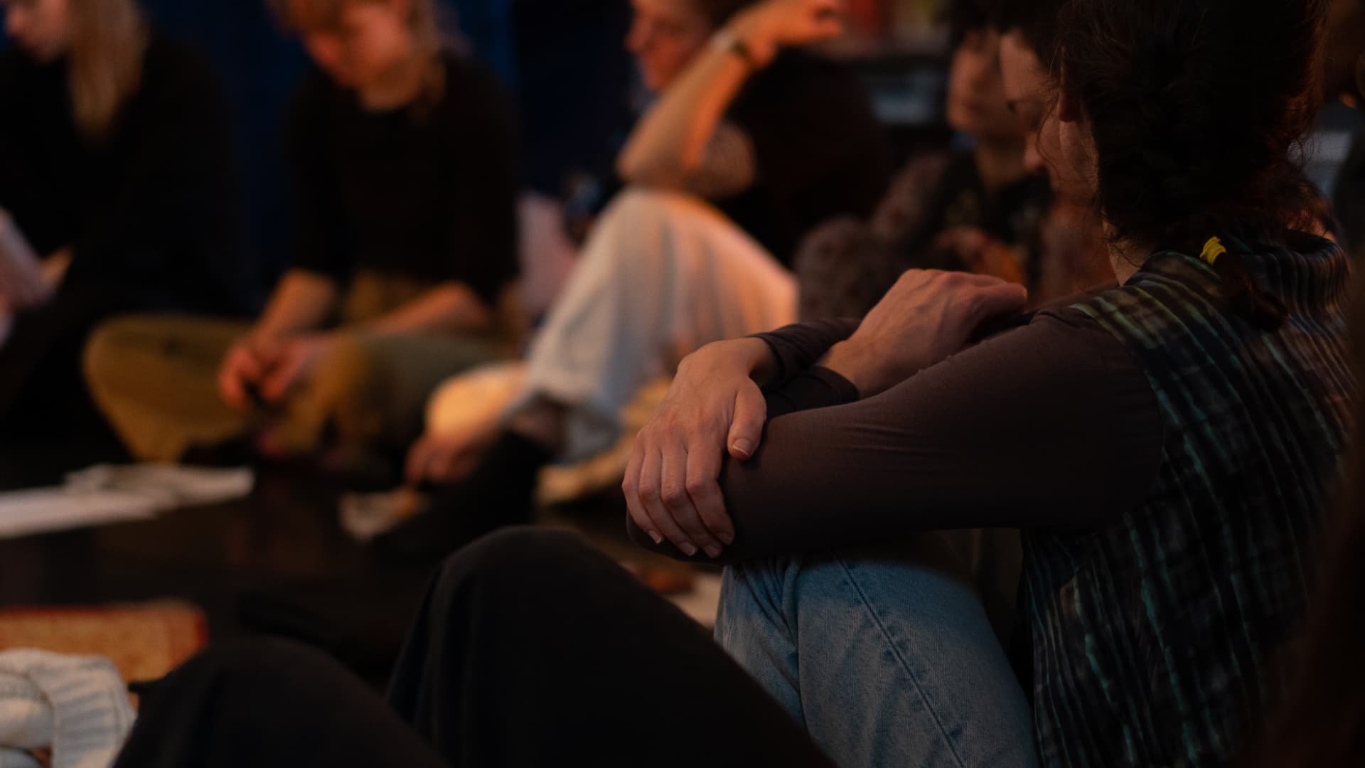 The Circle of Grieving Voices, collective vocal grief workshop