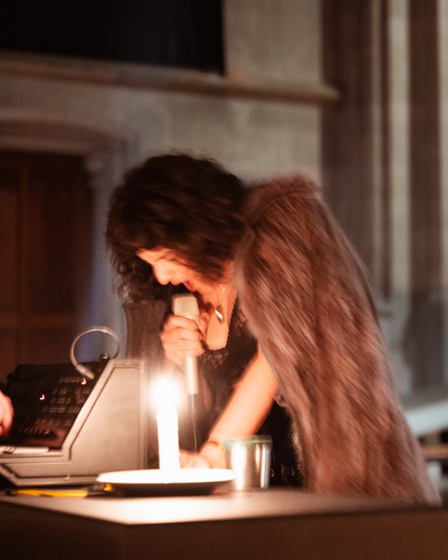 Hoda Siahtiri performing Scream Manifesto