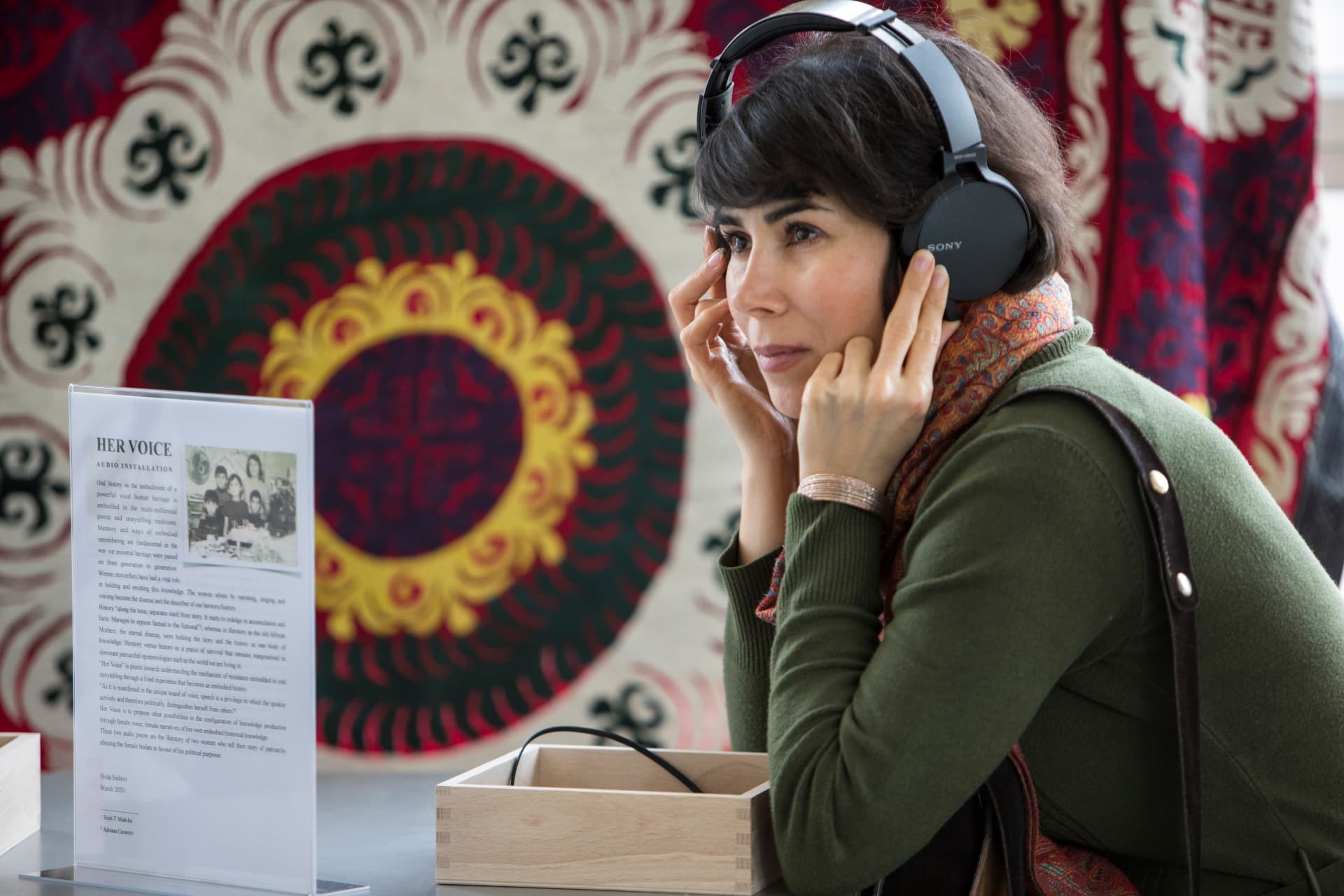 Her Voice (Sa Voix) — sound installation with headphones and printed text